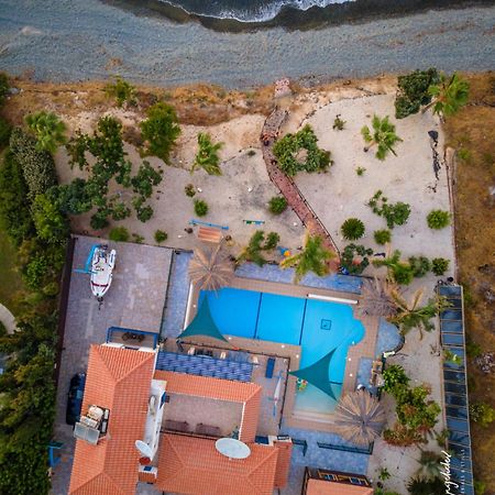Astrofegia Beachfront Villa Помос Экстерьер фото