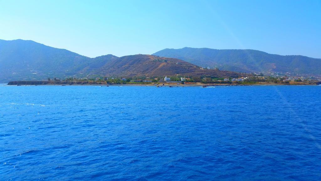 Astrofegia Beachfront Villa Помос Номер фото