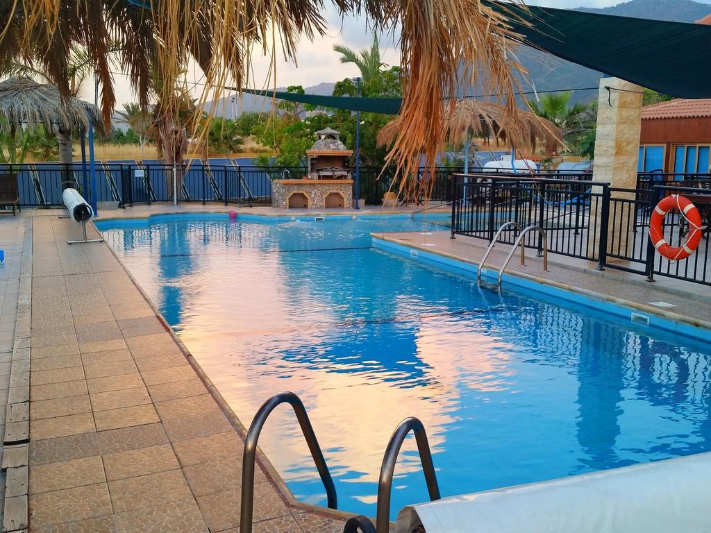 Astrofegia Beachfront Villa Помос Номер фото