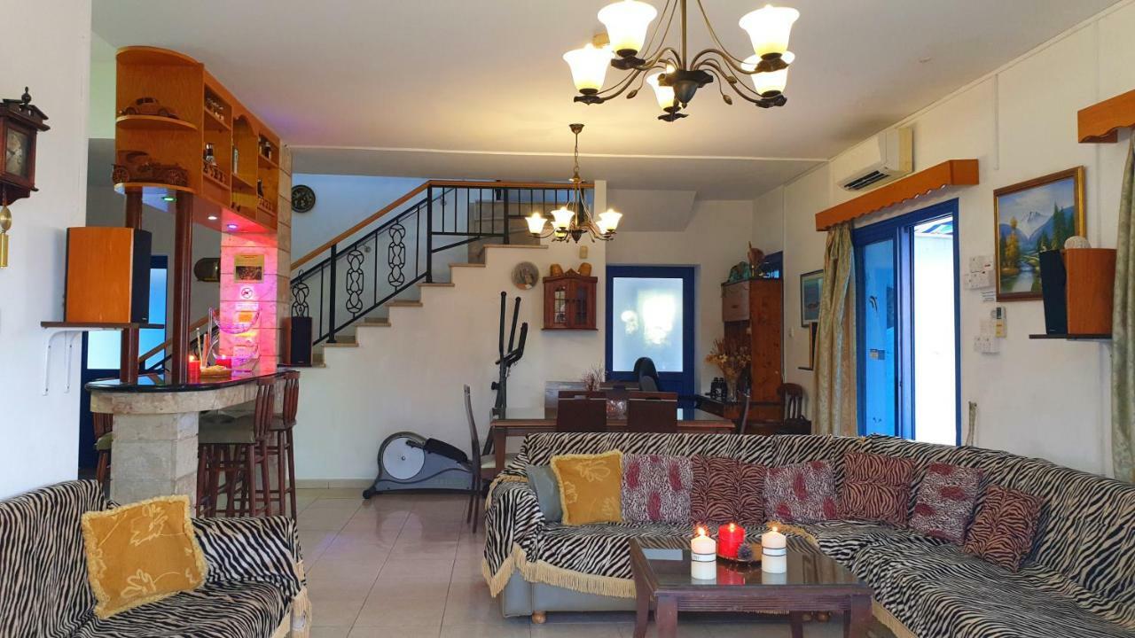 Astrofegia Beachfront Villa Помос Экстерьер фото