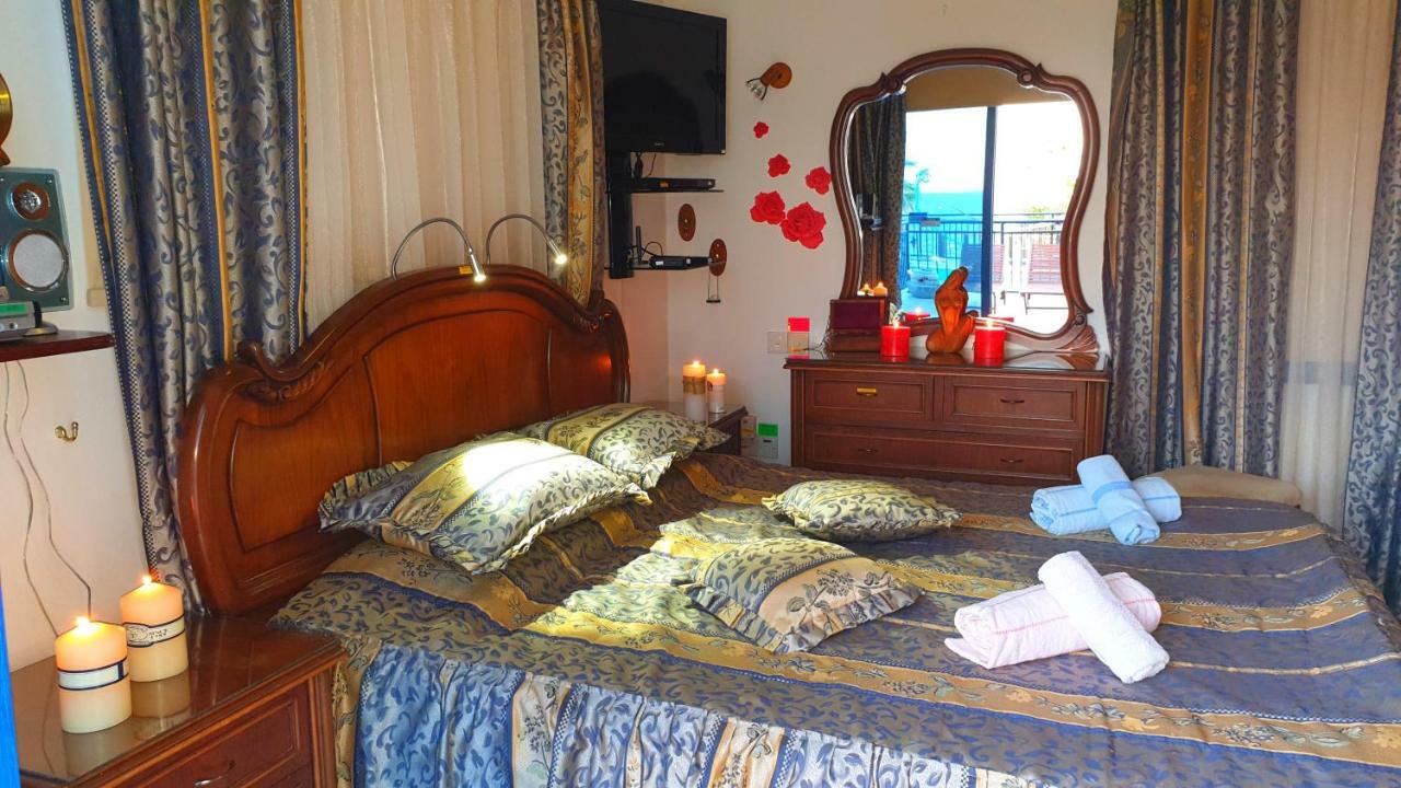 Astrofegia Beachfront Villa Помос Экстерьер фото